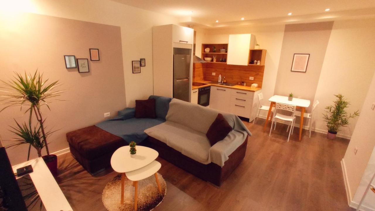Tirana Apartment Garda מראה חיצוני תמונה