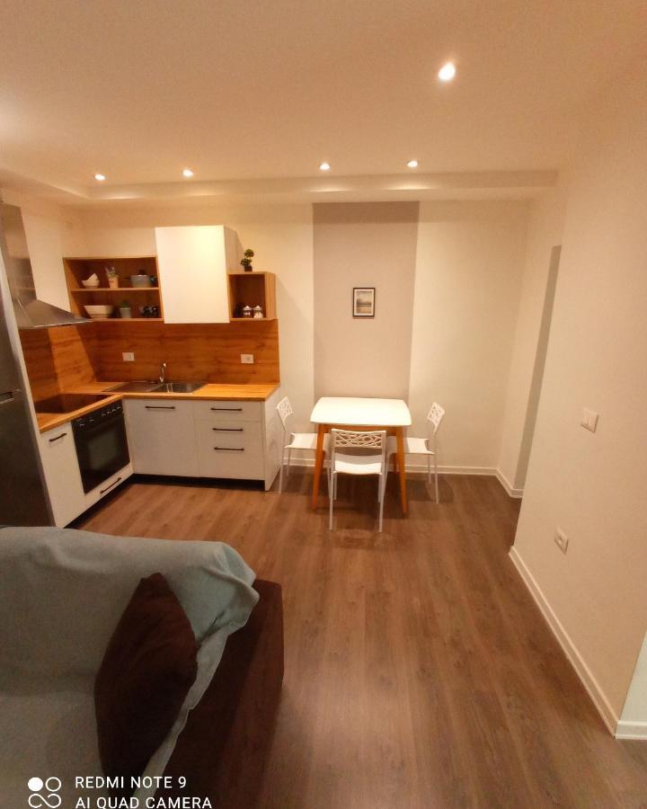 Tirana Apartment Garda מראה חיצוני תמונה