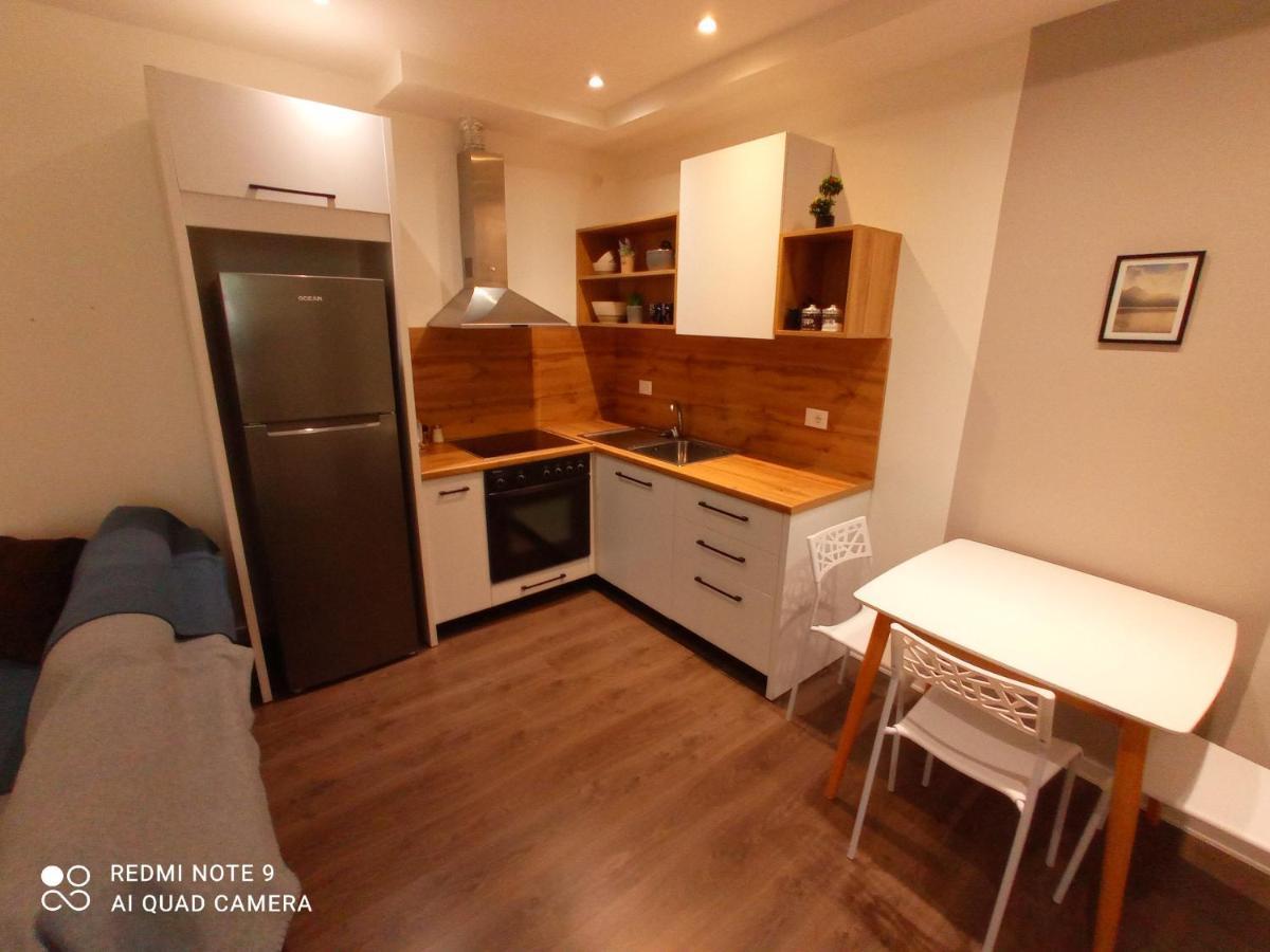 Tirana Apartment Garda מראה חיצוני תמונה