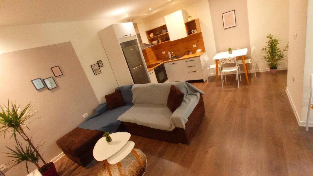 Tirana Apartment Garda מראה חיצוני תמונה